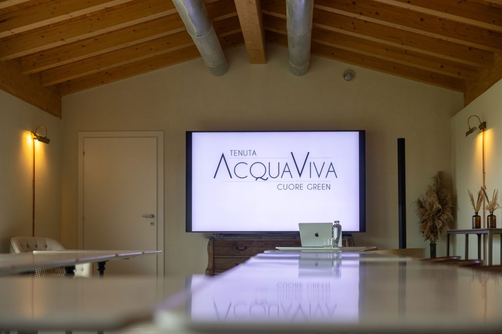 Un grande schermo presente nell'Ortigia di Tenuta Acquaviva